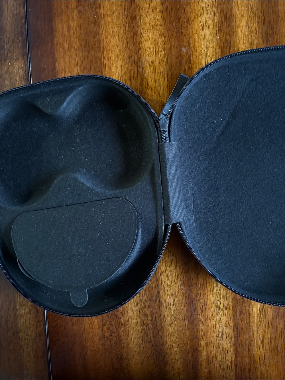 Bose 700 Over‑Ear Noise Canceling Wireless Headphones — Black - Picture 4 of 4